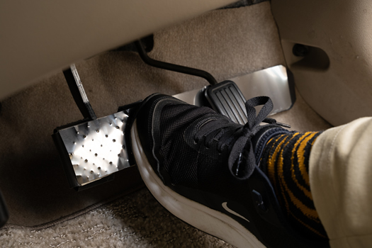 ブレーキペダルの踏み外し防止補助具