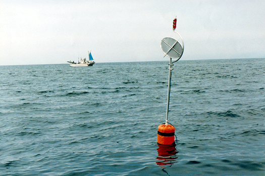 無指向性回転式レーダー反射器